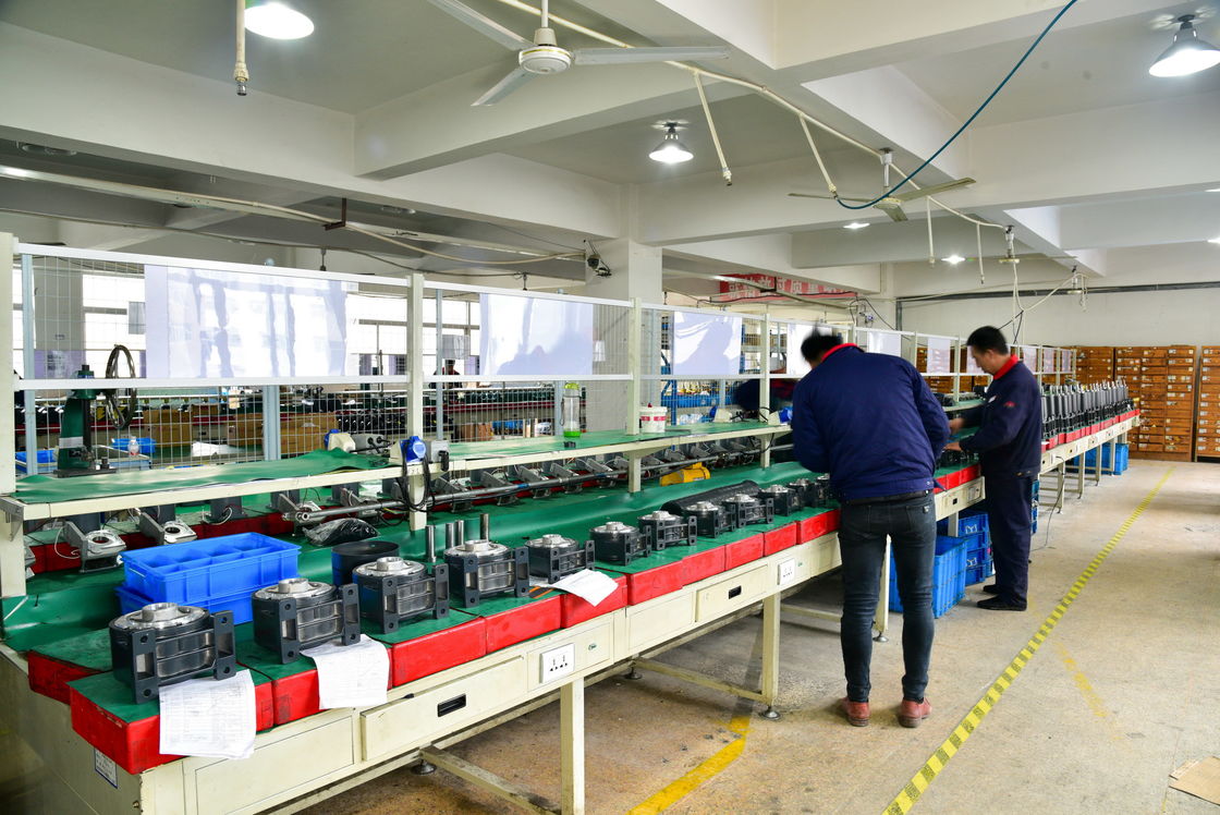 Der LEBENSLAUF-1500W 2HP LEBENSLAUF-REDUZIERER-MOTOR 3PHASE REDUCTOR WECHSELSTROM-GANG-des MOTOR32mm WELLEN-CH32-1500 CH FAHREN ELEKTROMOTOR-GETRIEBE
